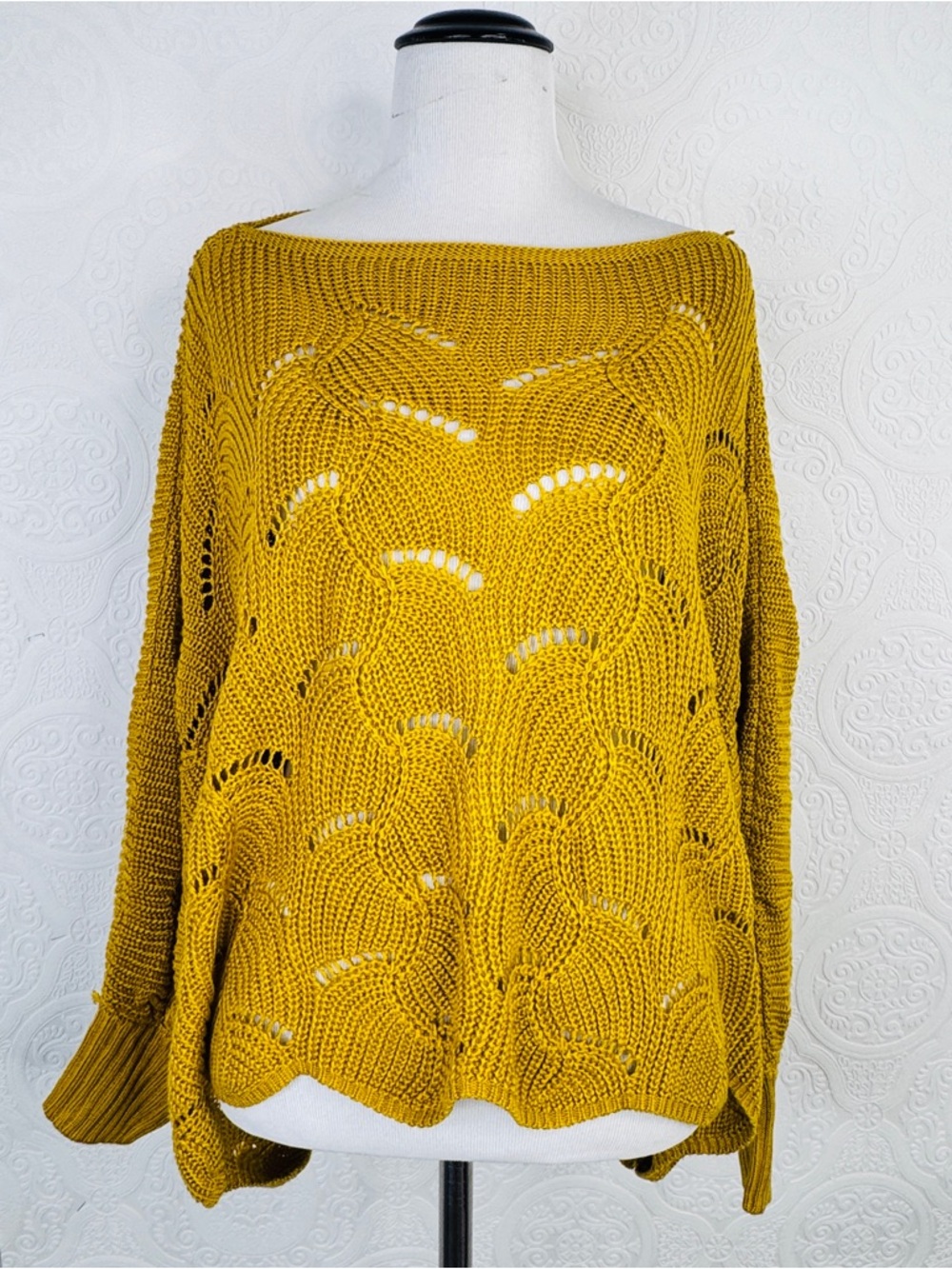 Moon & Maddison Cropped Knit Sweater sz Medium Mustard Yellow Dolman Sleeves
